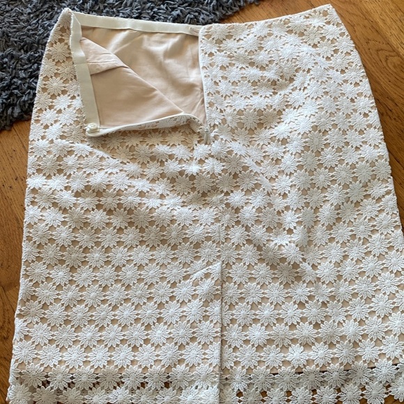 Talbots Petites Daisy Floral Ivory Lace Eyelet Skirt Size 6P - Picture 5 of 9